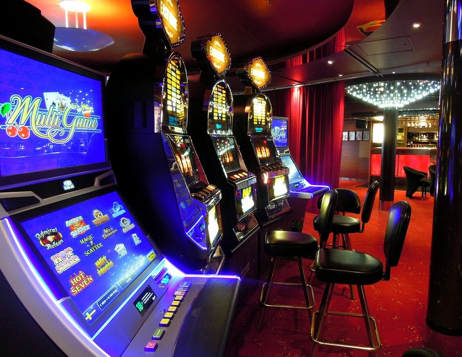 Comparison of online casino and real casino.